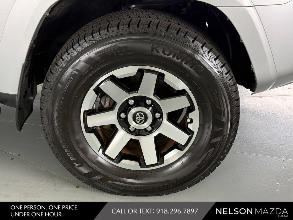 Used 2018 Toyota 4Runner TRD Off-Road AWD/4WD image 10