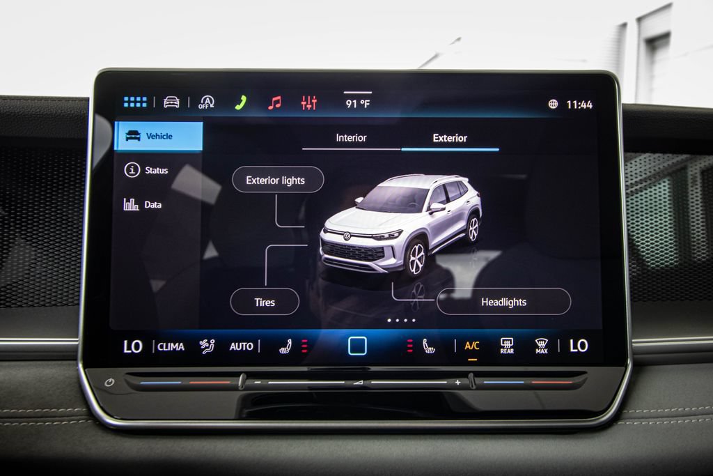 New 2026 Volkswagen Tiguan SE R-Line FWD image 45