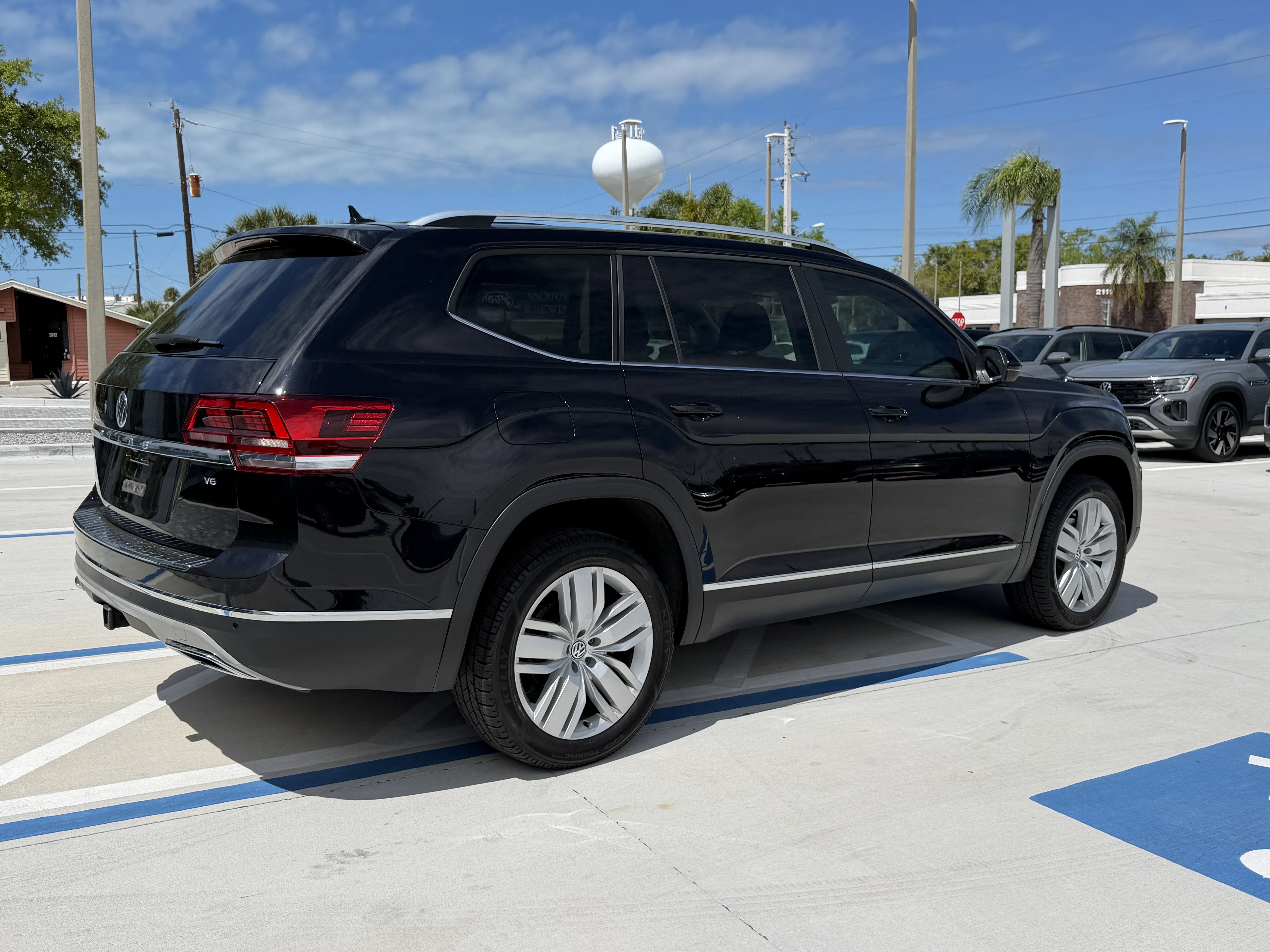 Used 2019 Volkswagen Atlas SEL FWD image 3