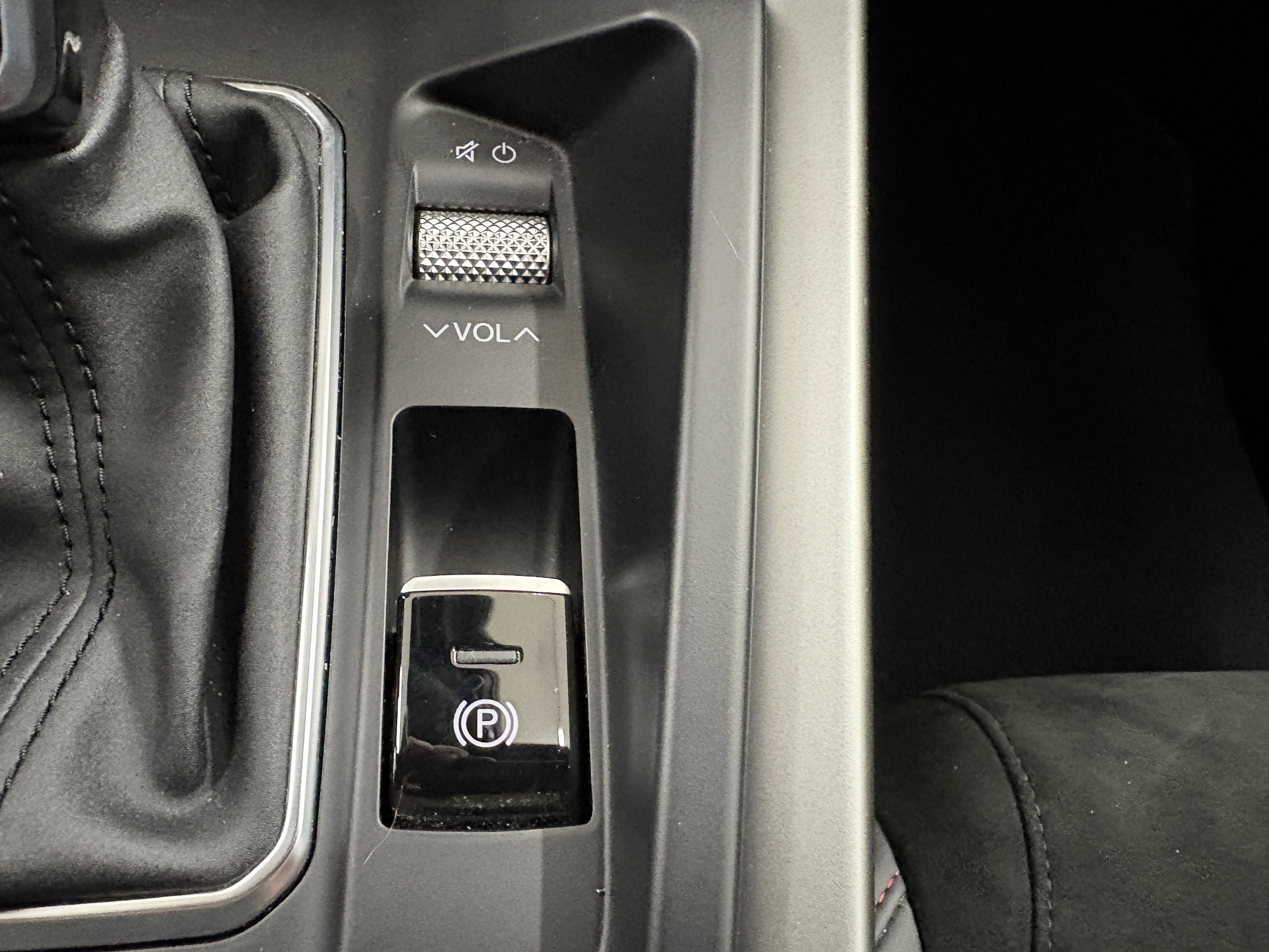 Used 2024 Dodge Hornet R/T Plus image 18