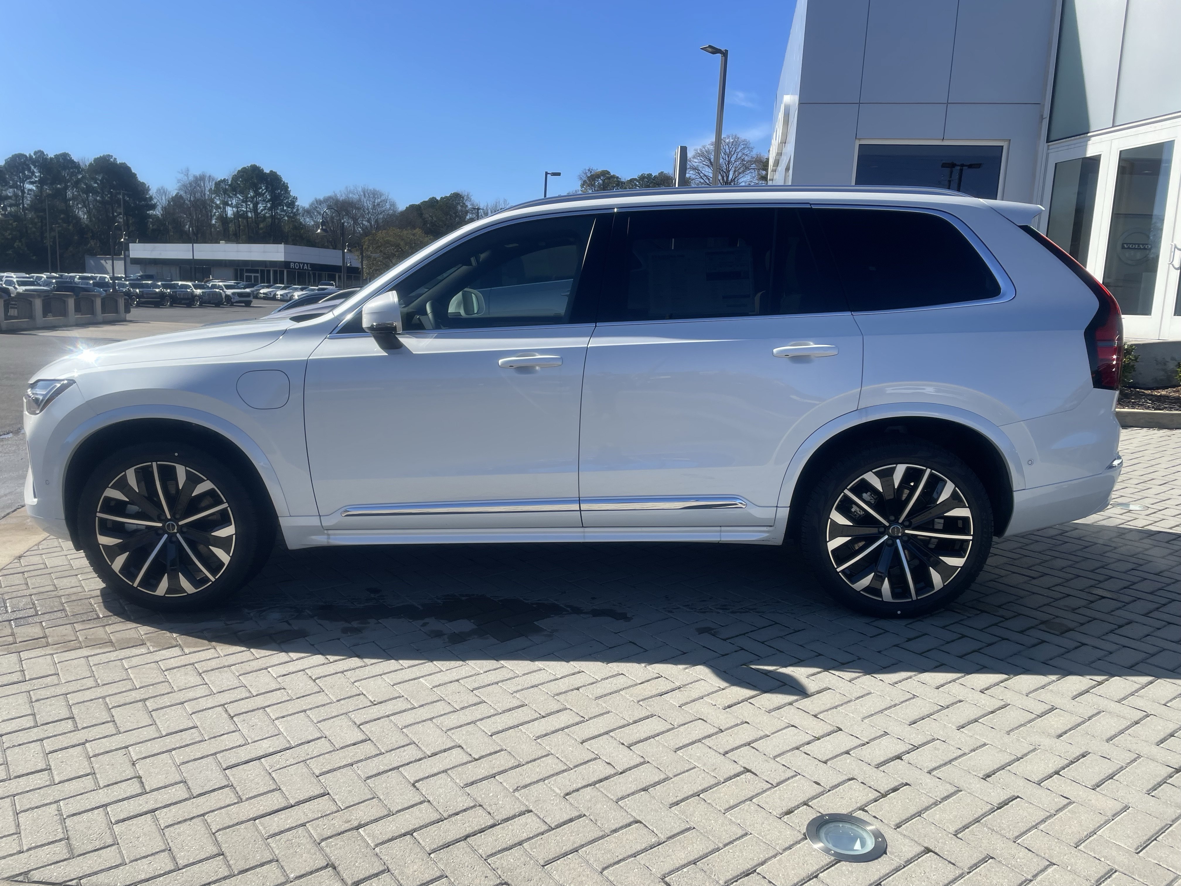 New 2026 Volvo XC90 T8 Plus w/ Protection Package Premier AWD/4WD image 7