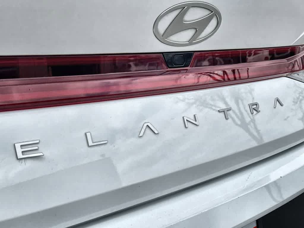 Used 2025 Hyundai Elantra SEL FWD image 8