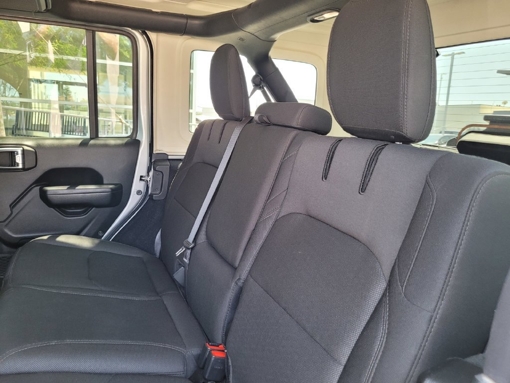 Used 2023 Jeep Wrangler Unlimited AWD/4WD image 15
