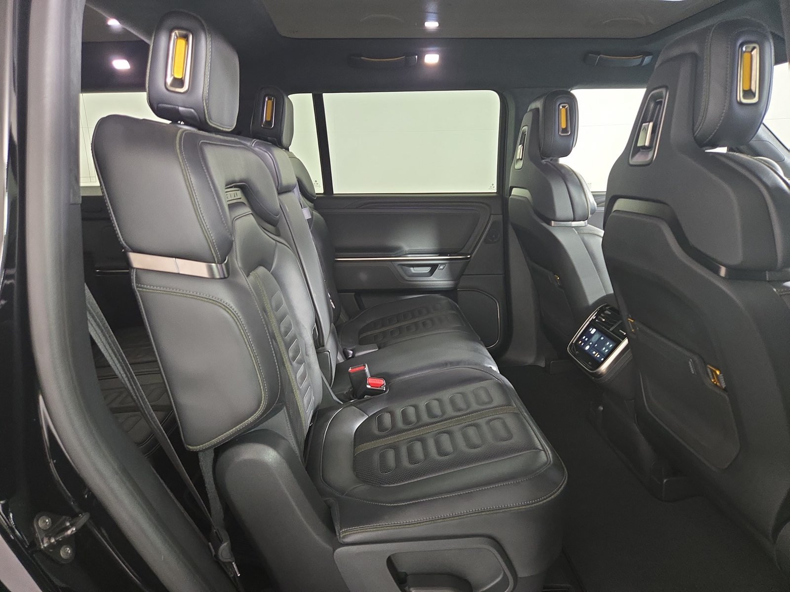 Used 2025 Rivian R1S Adventure Dual AWD/4WD image 23