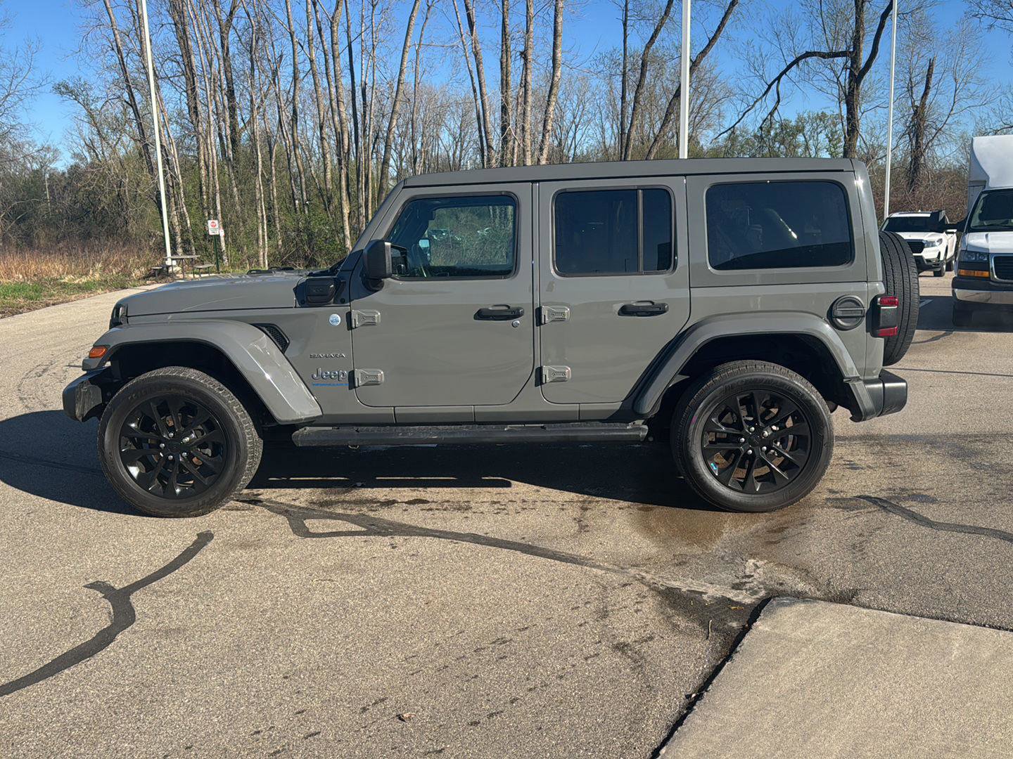 Used 2023 Jeep Wrangler Unlimited Sahara w/ Cold Weather Group AWD/4WD image 2