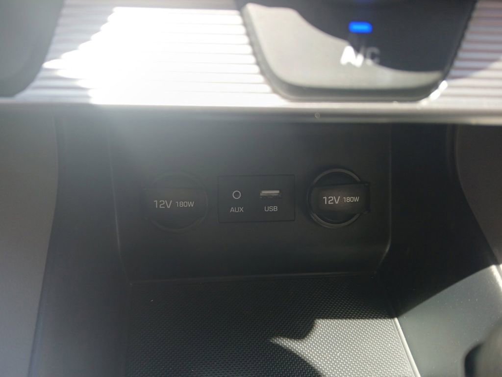 Used 2019 Hyundai Elantra SE FWD image 16
