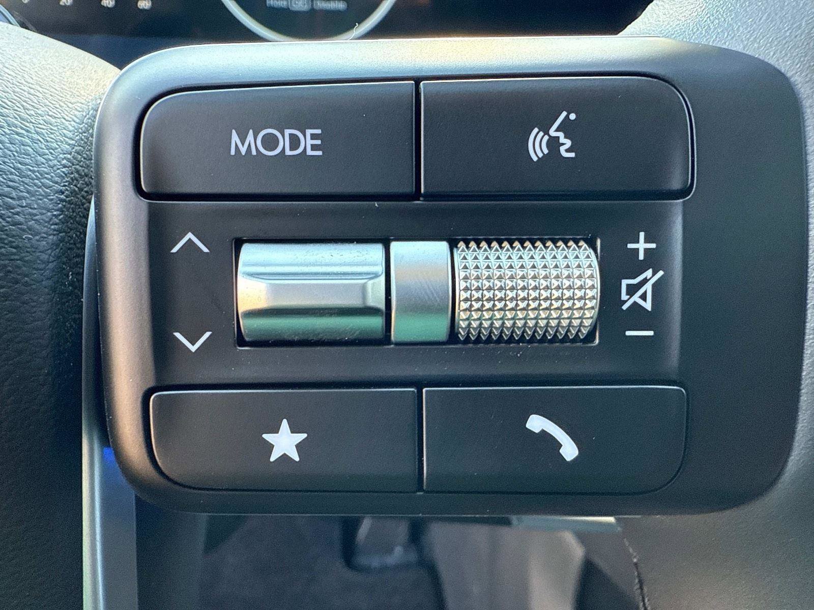 Used 2025 Hyundai Santa Fe Limited image 25