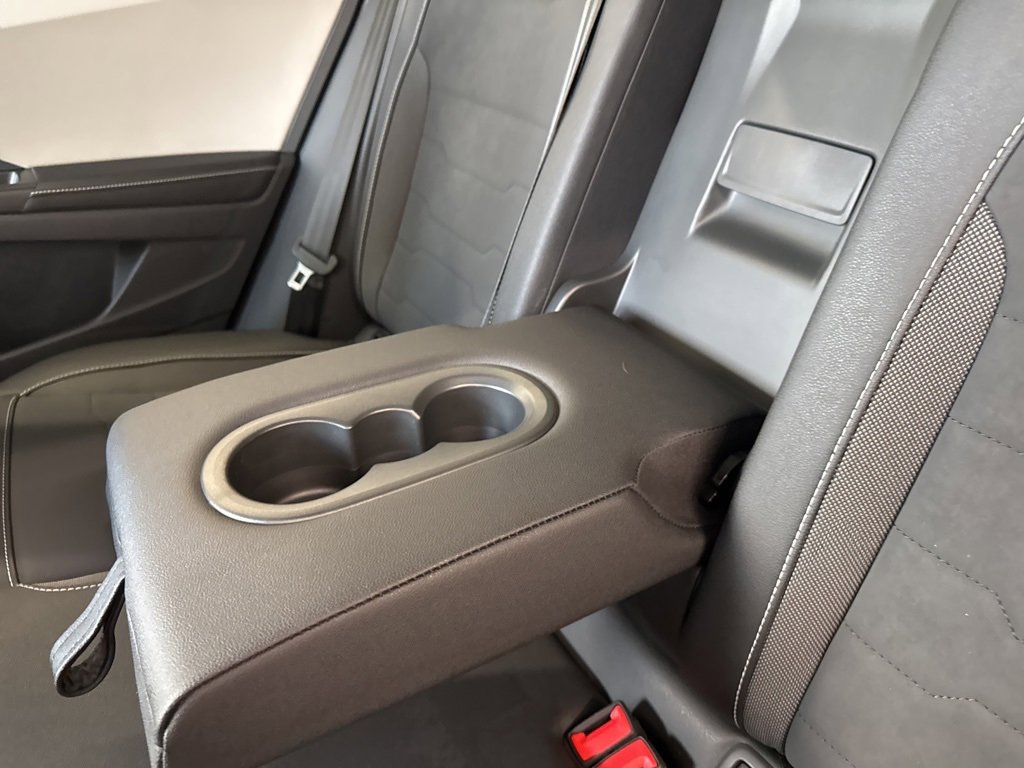 Certified 2025 Volkswagen Taos SE image 29