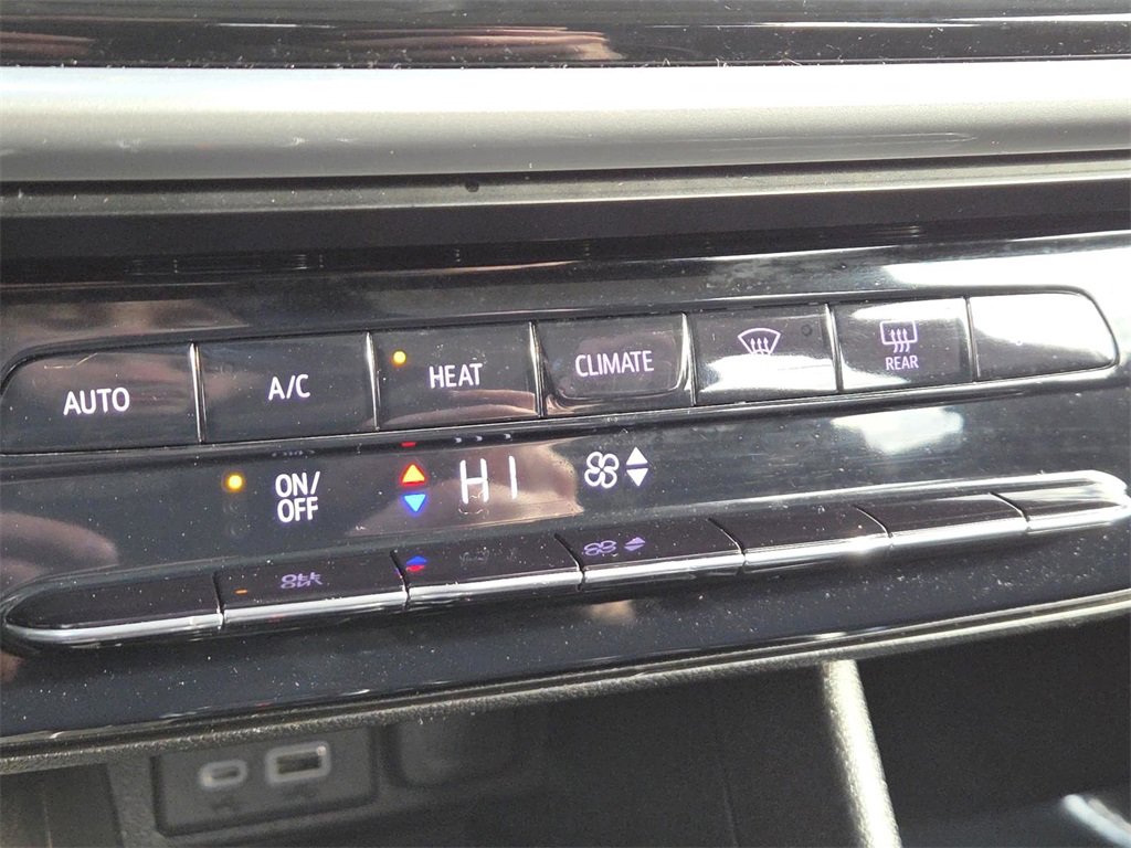 Used 2023 Chevrolet Bolt EUV LT w/ Redline Edition image 26