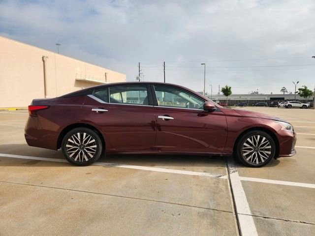 Used 2023 Nissan Altima 2.5 SV w/ SV Premium Package FWD image 4