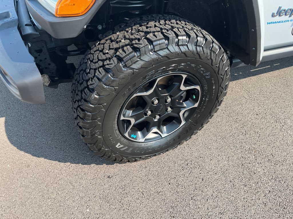 Used 2023 Jeep Wrangler Unlimited Rubicon 4xe w/ Cold Weather Group AWD/4WD image 9