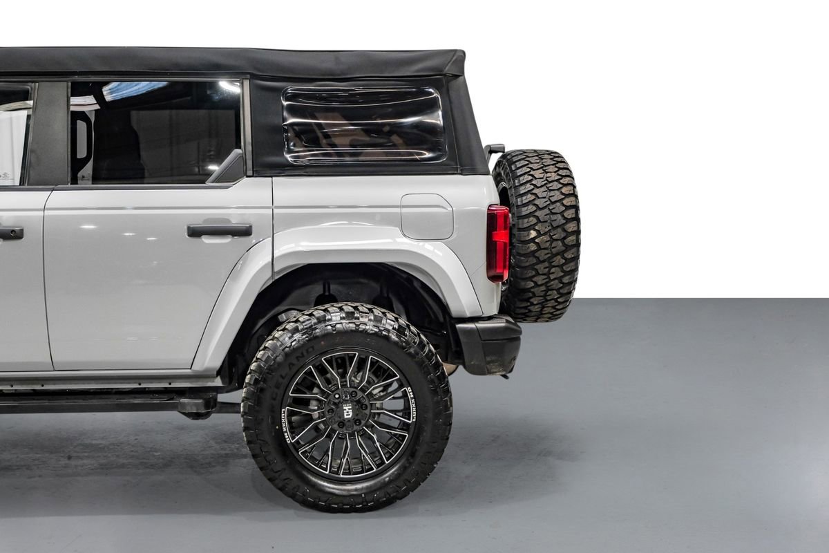 Used 2023 Ford Bronco Black Diamond image 12