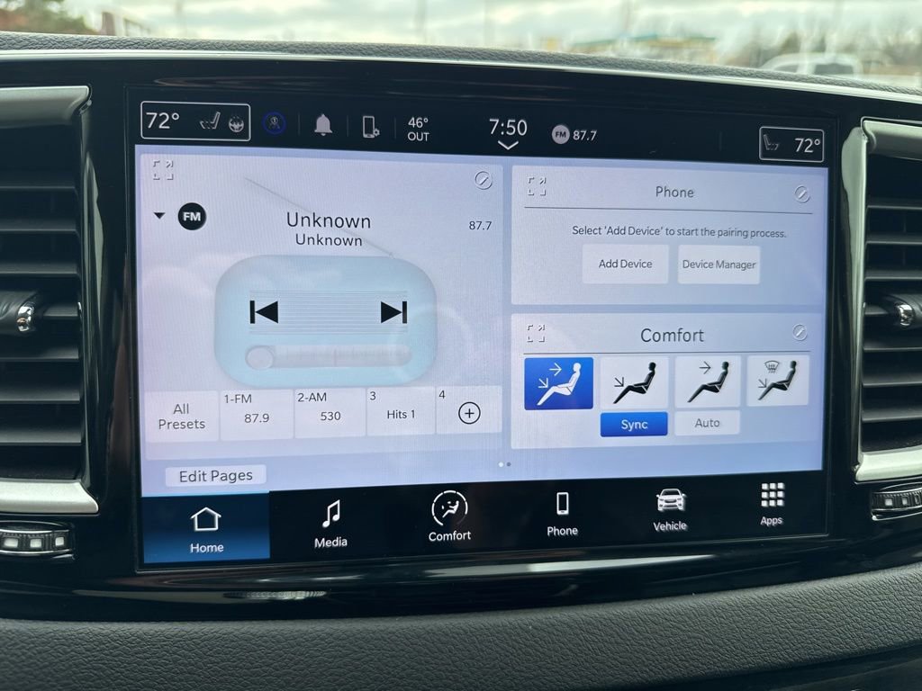 Used 2024 Chrysler Pacifica Touring-L image 16