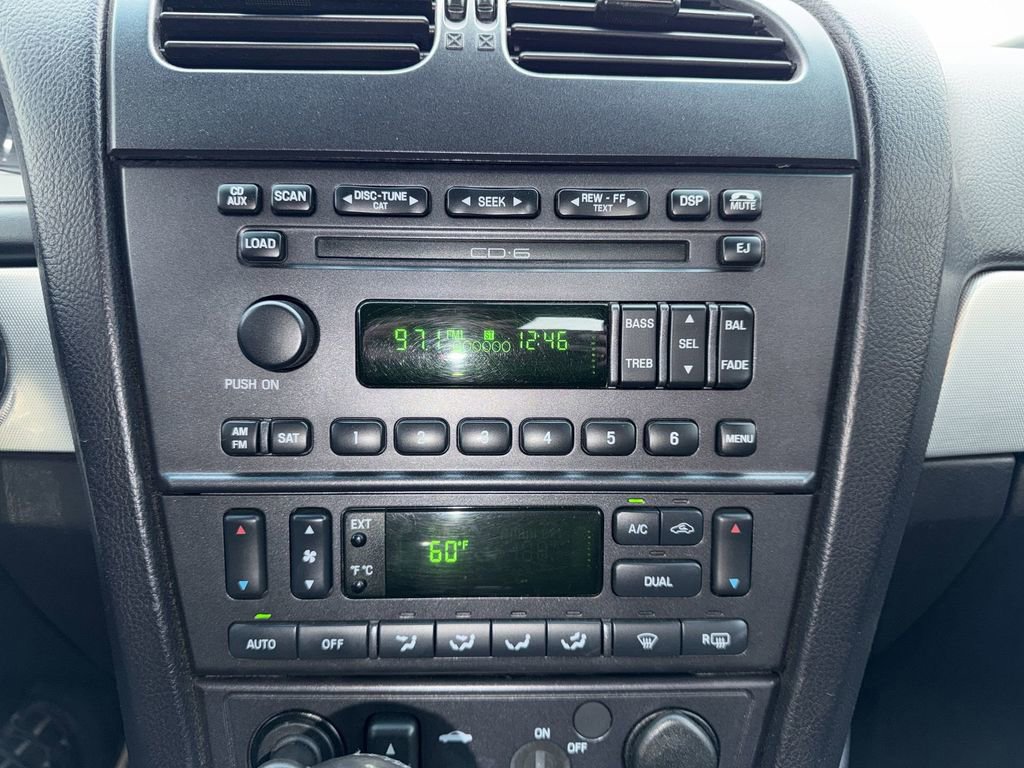 Used 2005 Ford Thunderbird image 12