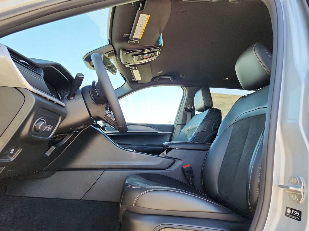 New 2026 Jeep Grand Cherokee L Laredo image 18