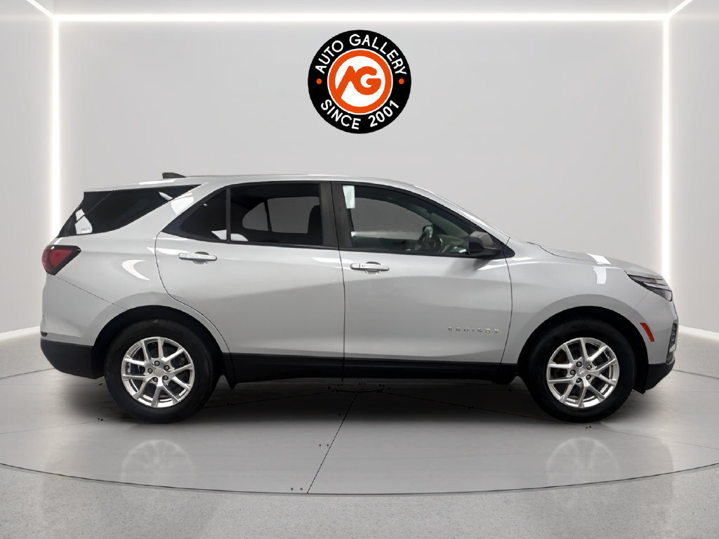 Used 2022 Chevrolet Equinox LS w/ LS Convenience Package FWD image 9