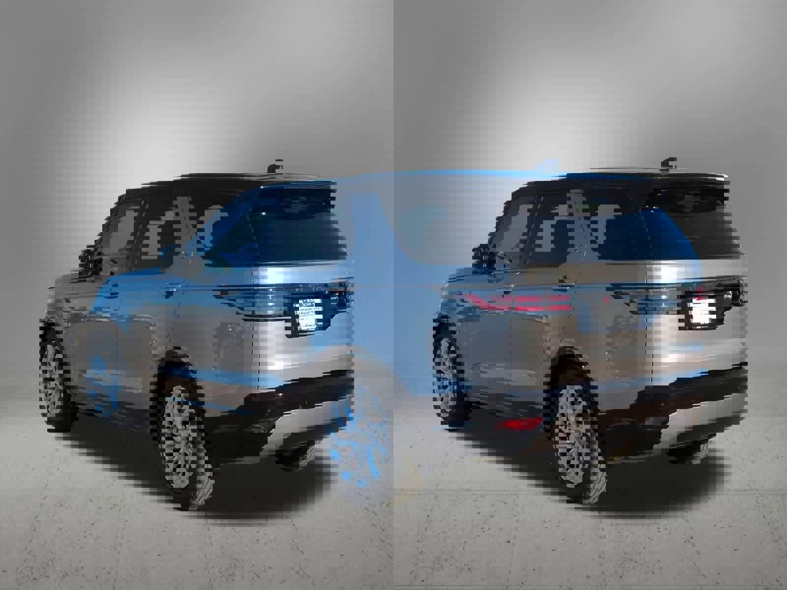 Used 2023 Land Rover Discovery S R-Dynamic image 4