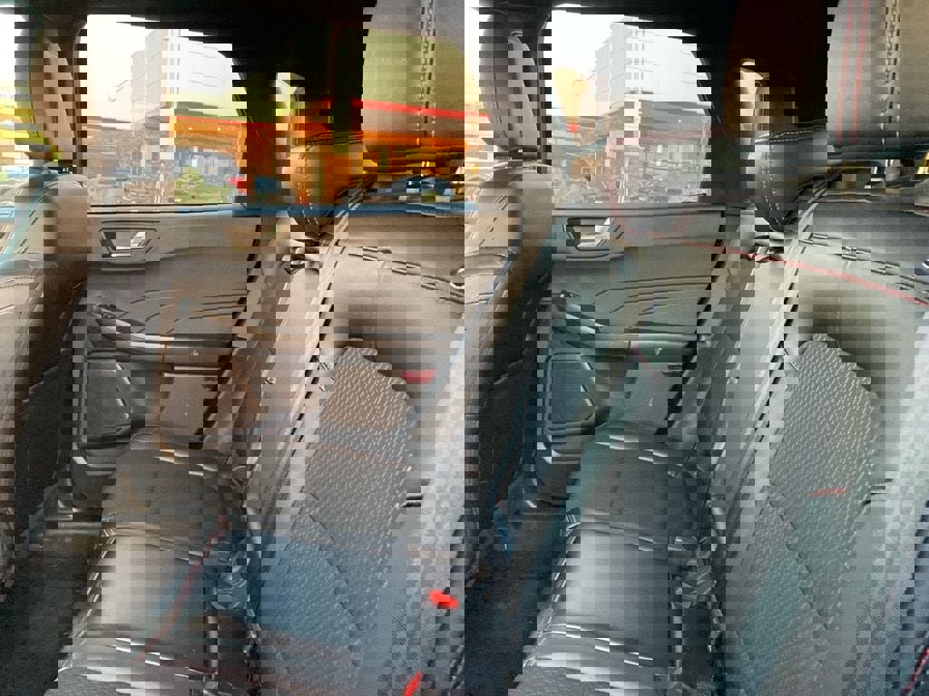 Used 2025 Ford Escape ST-Line image 9