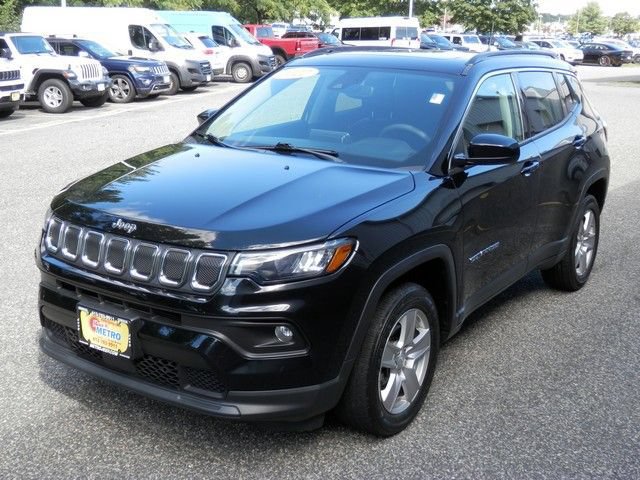 Used 2022 Jeep Compass Latitude w/ Sun and Sound Group AWD/4WD image 4