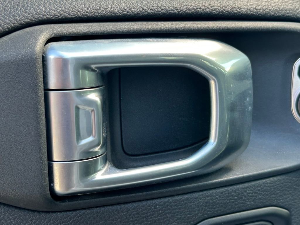 Used 2024 Jeep Gladiator Mojave w/ Safety Group image 24