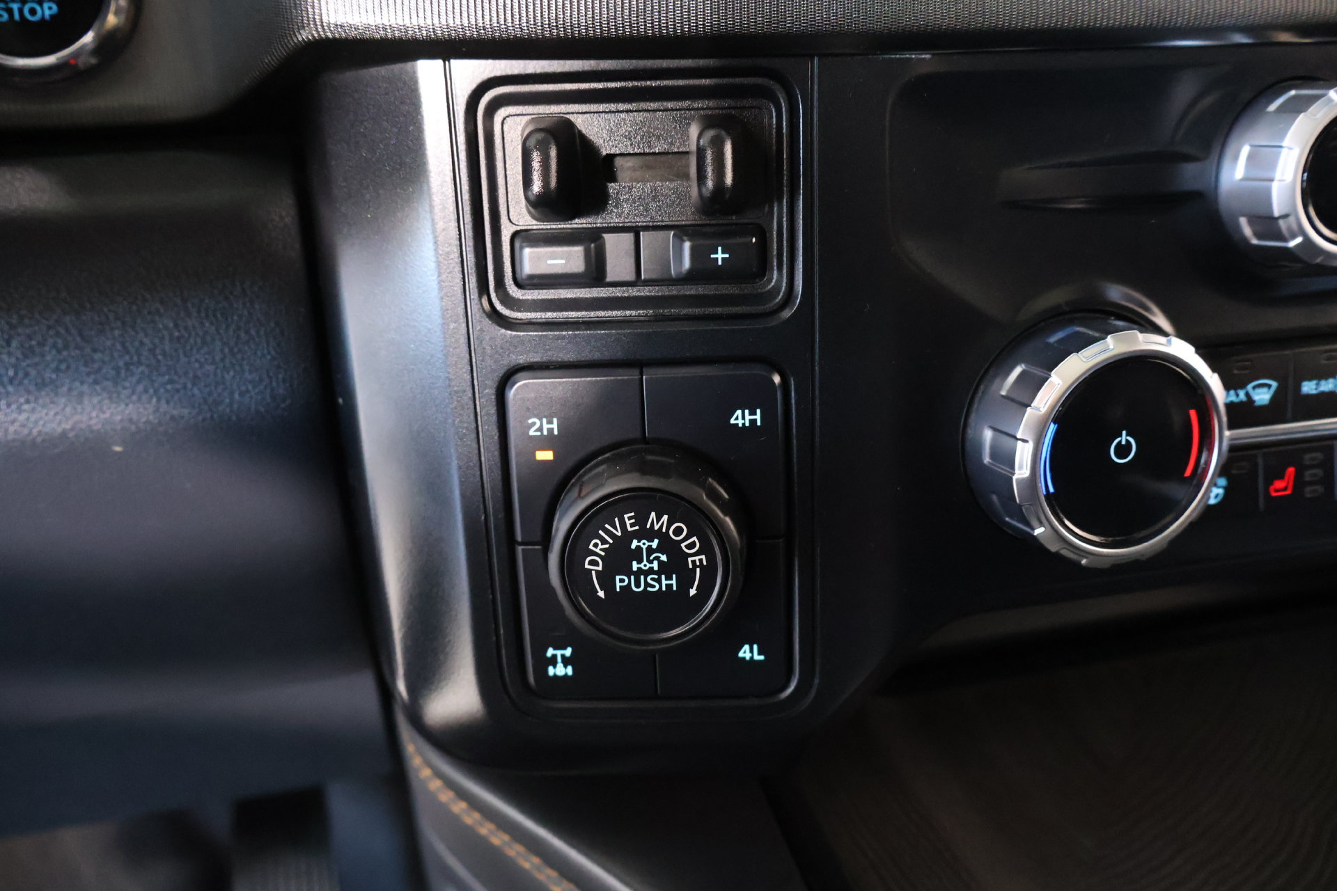 Used 2024 Ford F250 Platinum w/ Tremor Off-Road Package AWD/4WD image 9