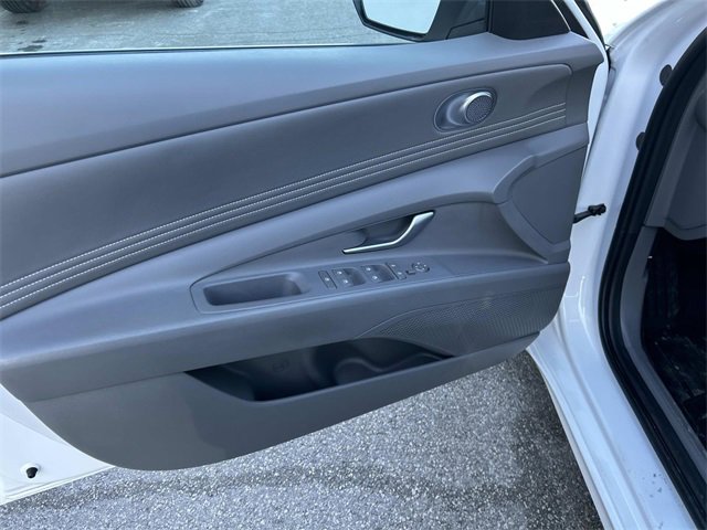 Certified 2024 Hyundai Elantra SEL w/ Convenience Package image 19