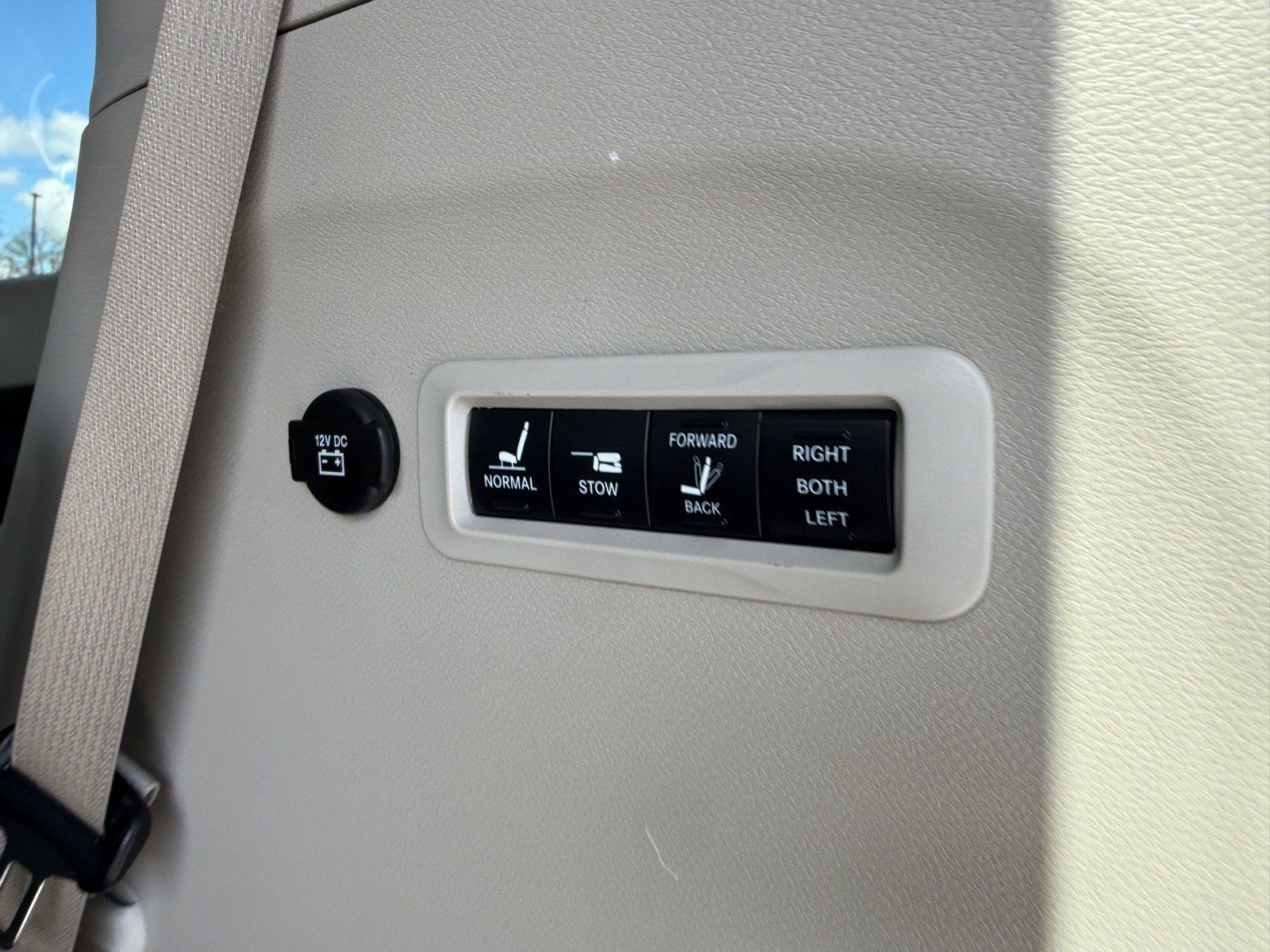 Used 2021 Chrysler Pacifica Limited image 14