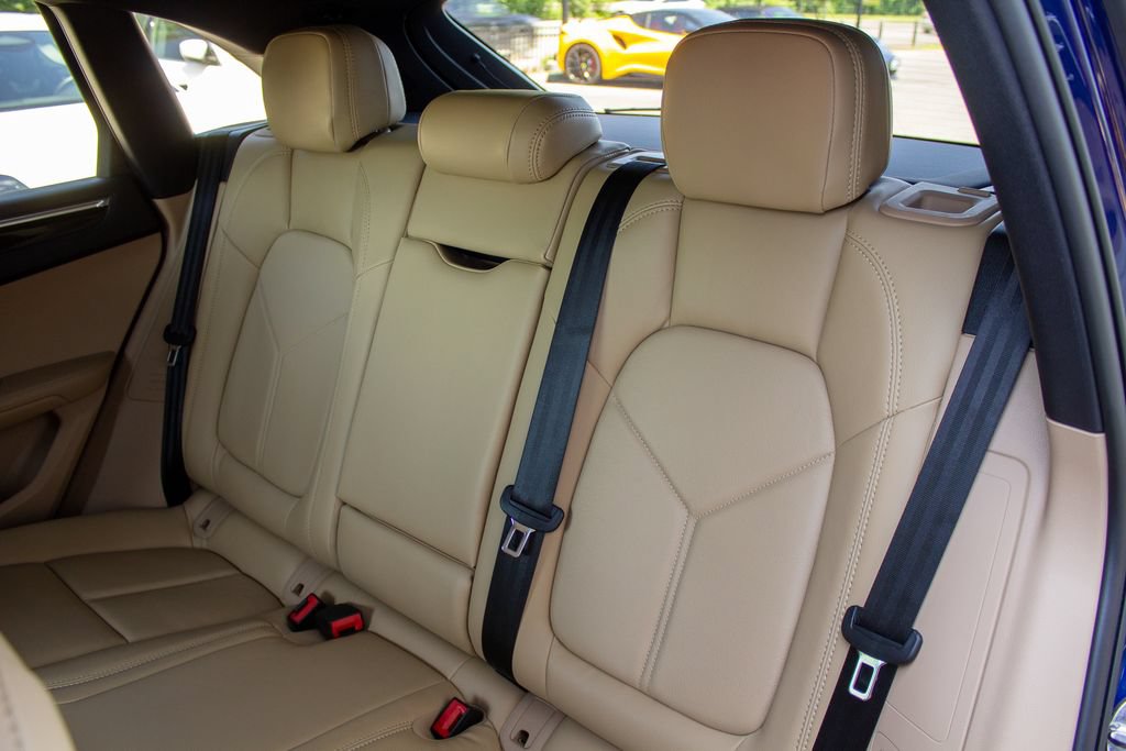 Used 2025 Porsche Macan AWD/4WD image 22
