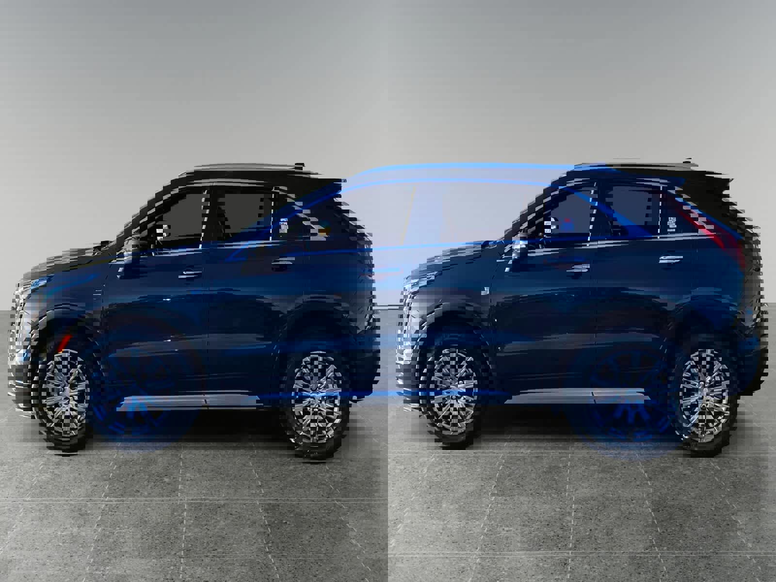 Used 2023 Cadillac XT4 Premium Luxury image 2