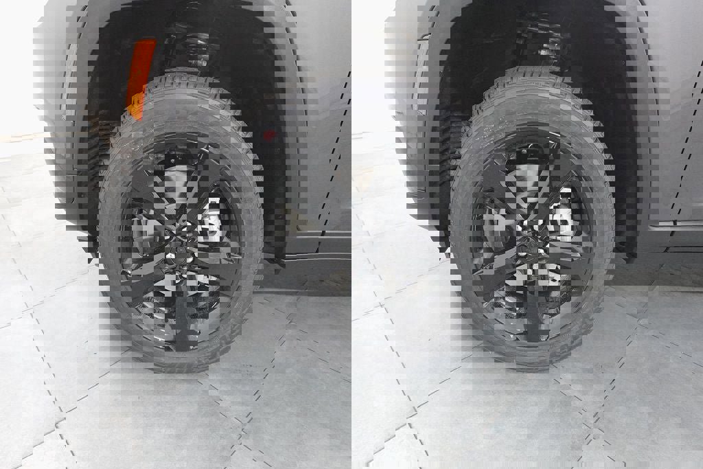 New 2025 Jeep Grand Cherokee L Altitude image 28