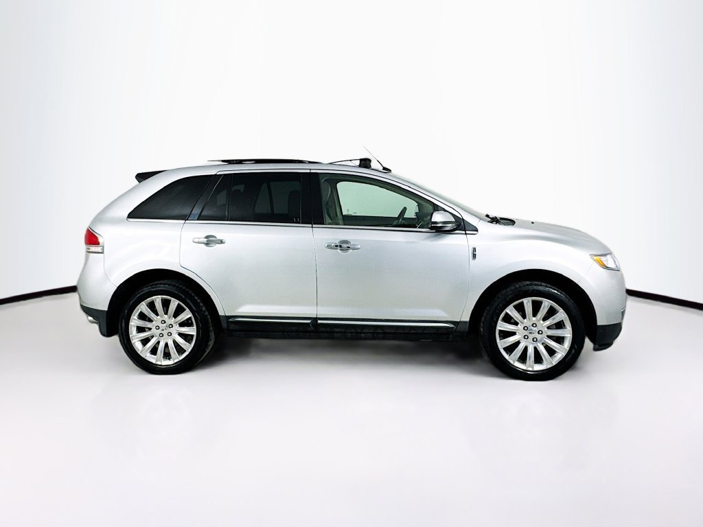 Used 2015 Lincoln MKX FWD w/ Equipment Group 102A image 8