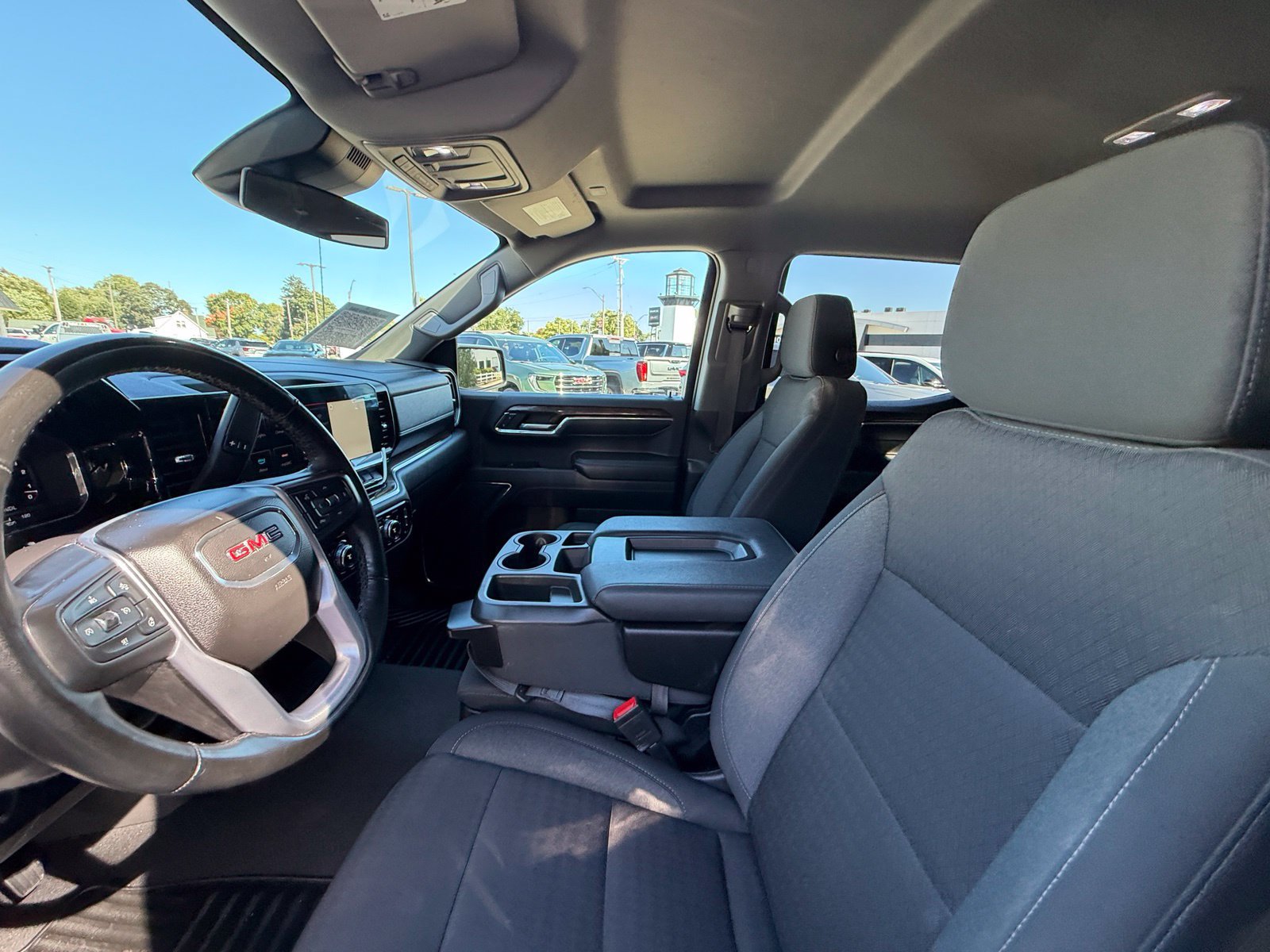 Used 2024 GMC Sierra 1500 SLE AWD/4WD image 4
