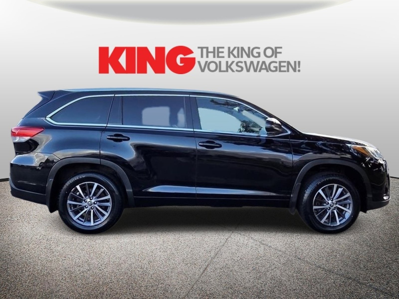 Used 2018 Toyota Highlander XLE AWD/4WD image 2