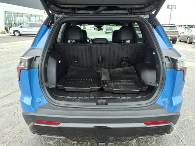 Used 2025 Chevrolet Equinox RS w/ Convenience Package III AWD/4WD image 4