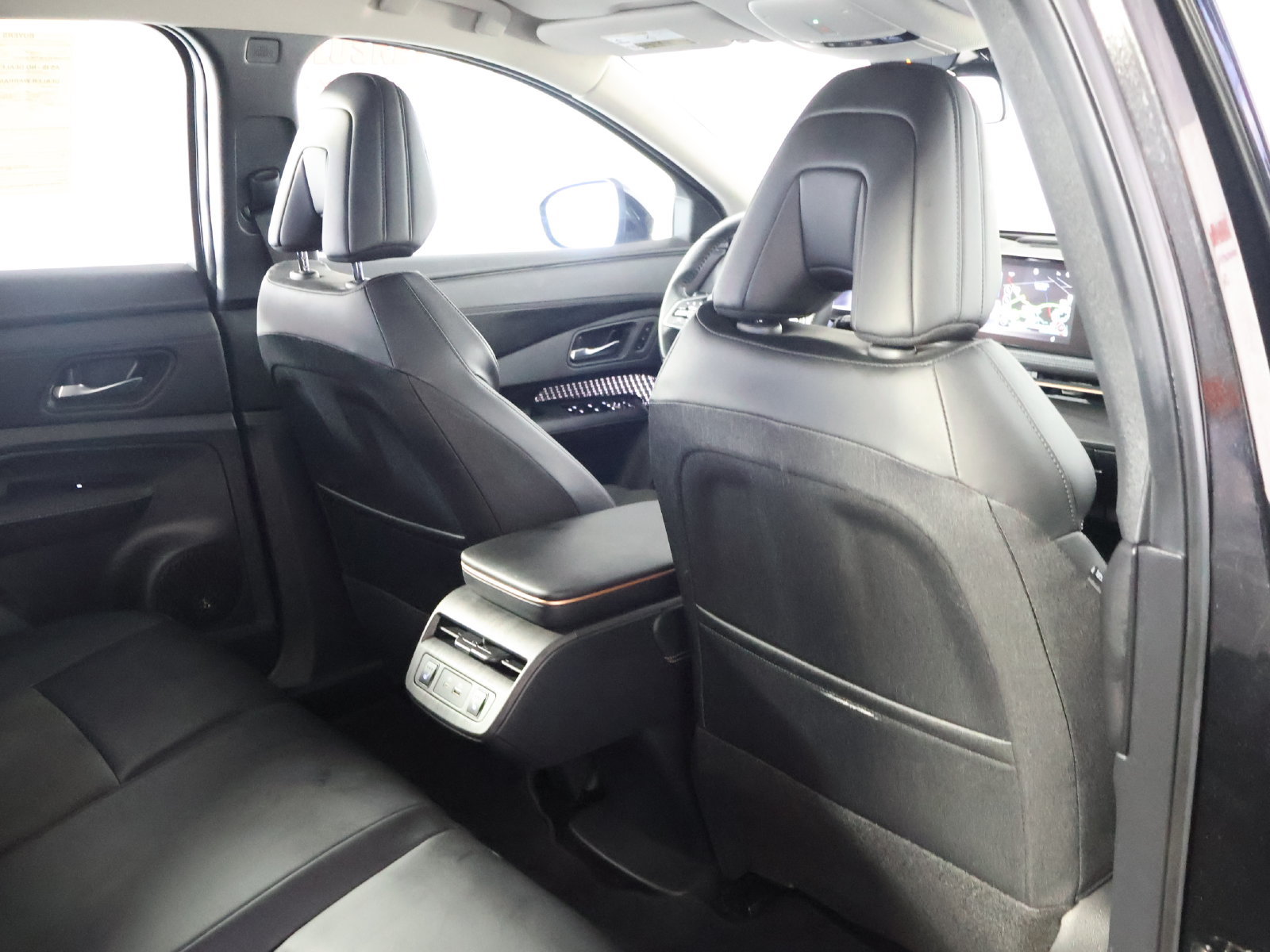 Used 2024 Nissan Ariya AWD image 43