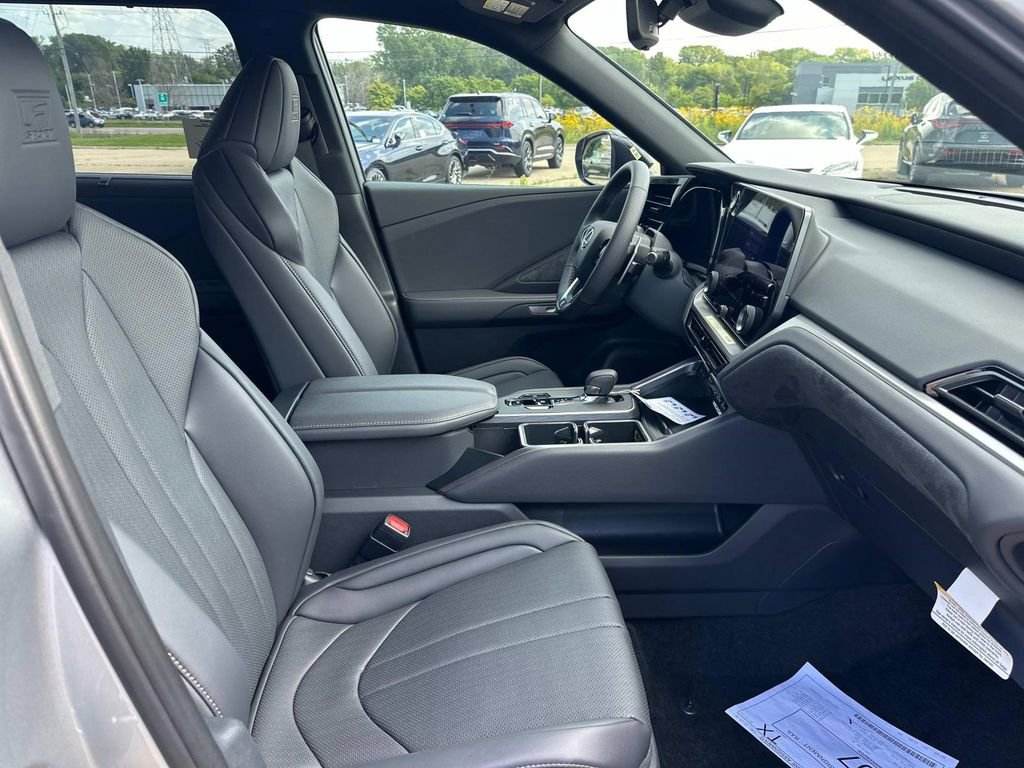 New 2025 Lexus TX 500h AWD image 12