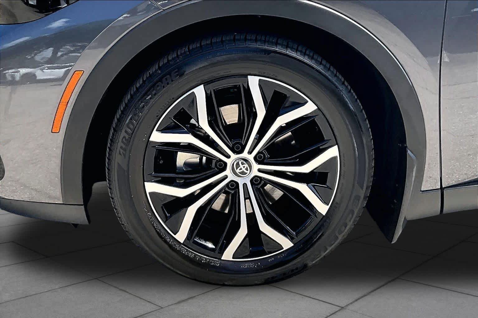 Used 2023 Toyota Crown AWD/4WD image 11