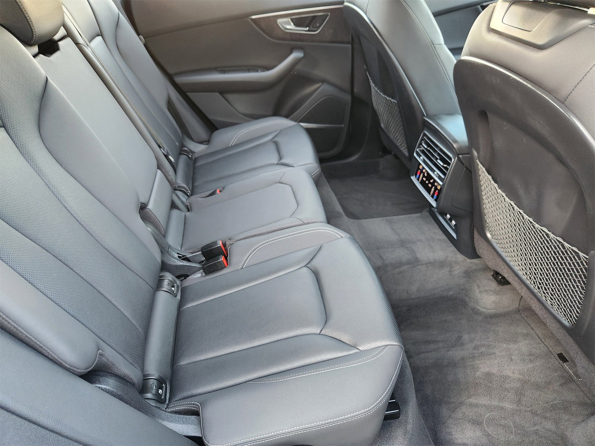 Used 2020 Audi Q8 Prestige w/ Prestige Package image 32