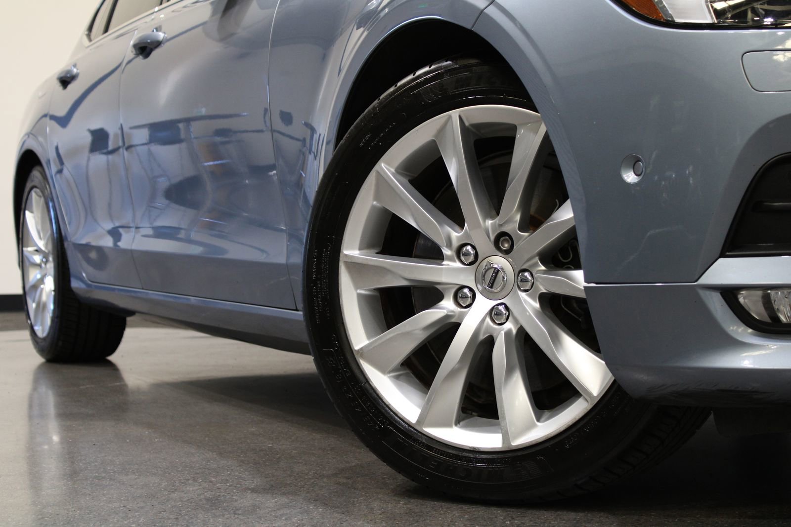 Used 2017 Volvo S90 T6 Momentum w/ Vision Package image 4