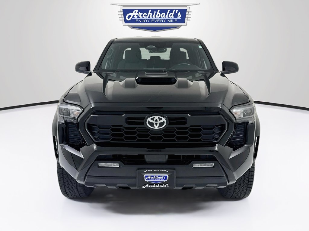 Used 2024 Toyota Tacoma 4x4 Double Cab image 2