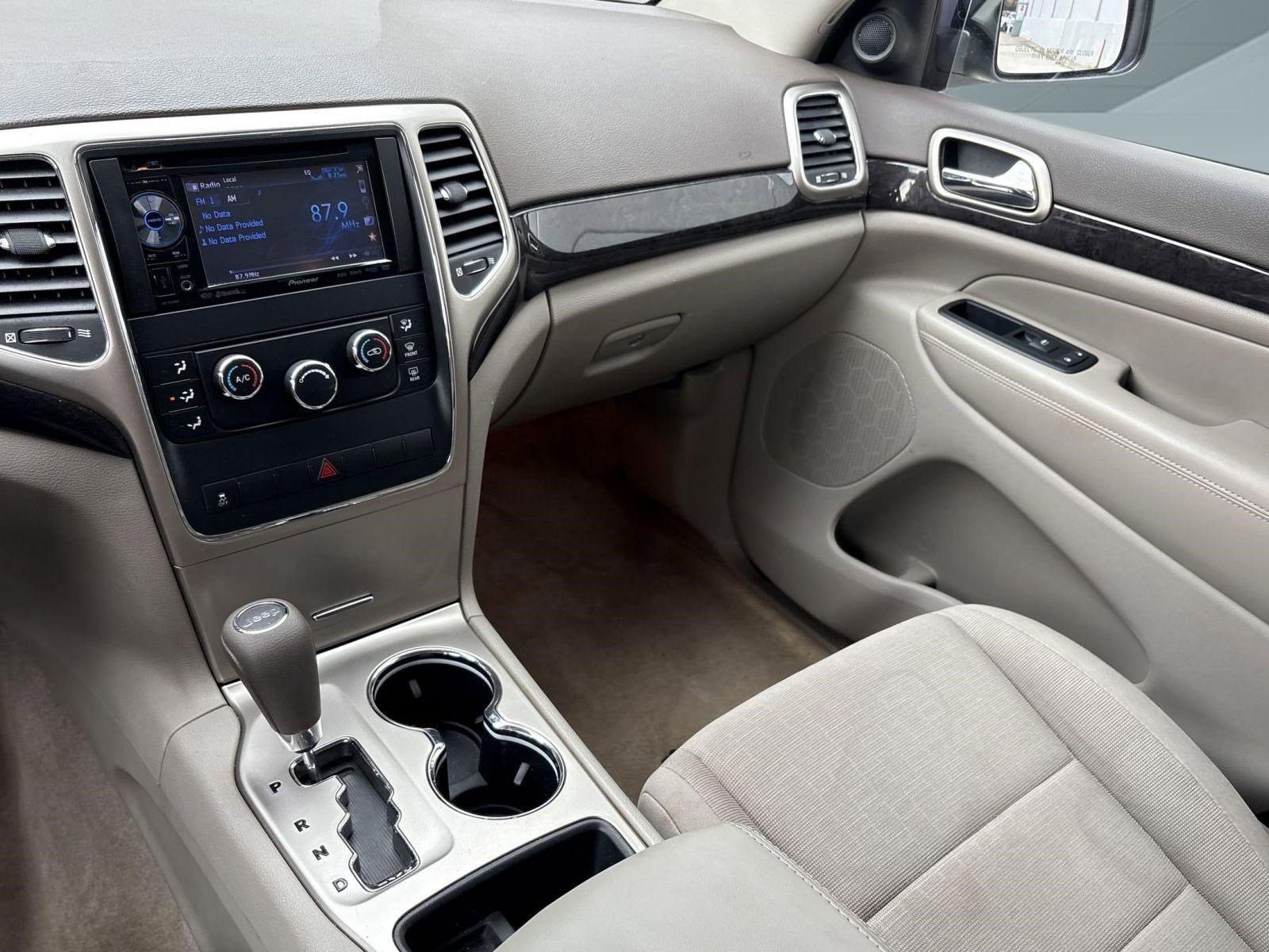 Used 2011 Jeep Grand Cherokee Laredo image 25