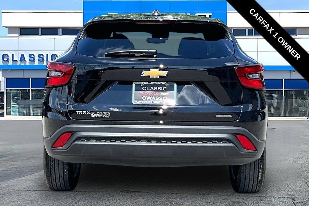 Used 2026 Chevrolet Trax LS w/ LS Convenience Package FWD image 4