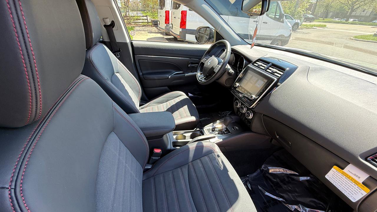 Used 2025 Mitsubishi Outlander Sport ES AWD/4WD image 11