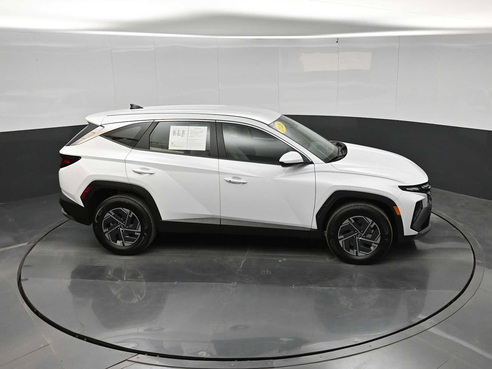 Used 2026 Hyundai Tucson Blue SE w/ Tow & Go Package AWD/4WD image 32