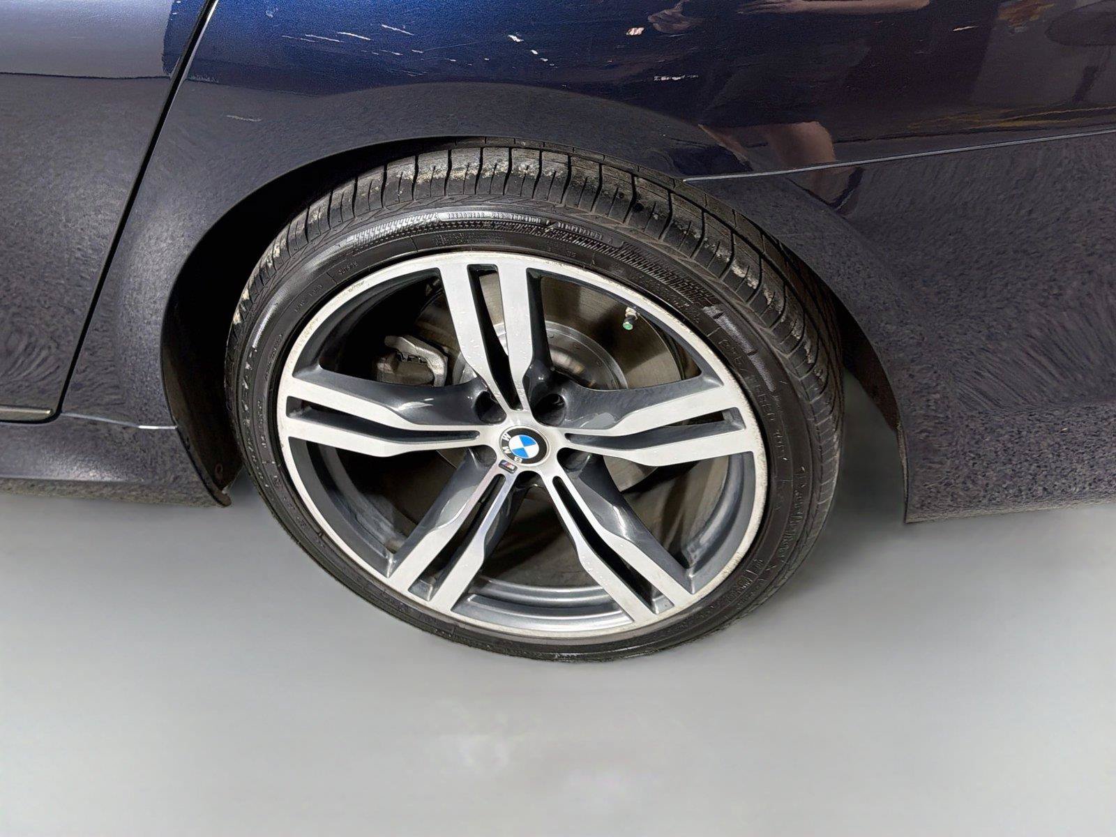 Used 2019 BMW 750i w/ M Sport Package RWD image 31