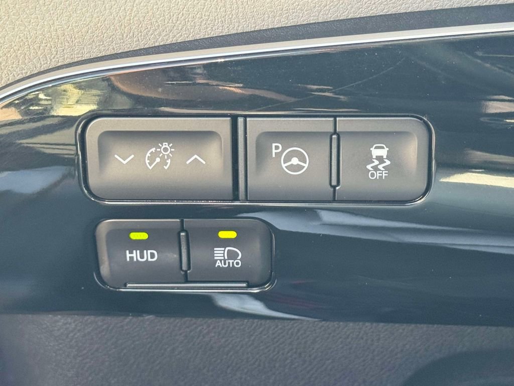 Used 2022 Toyota Prius XLE w/ Advanced Technology Package AWD/4WD image 17