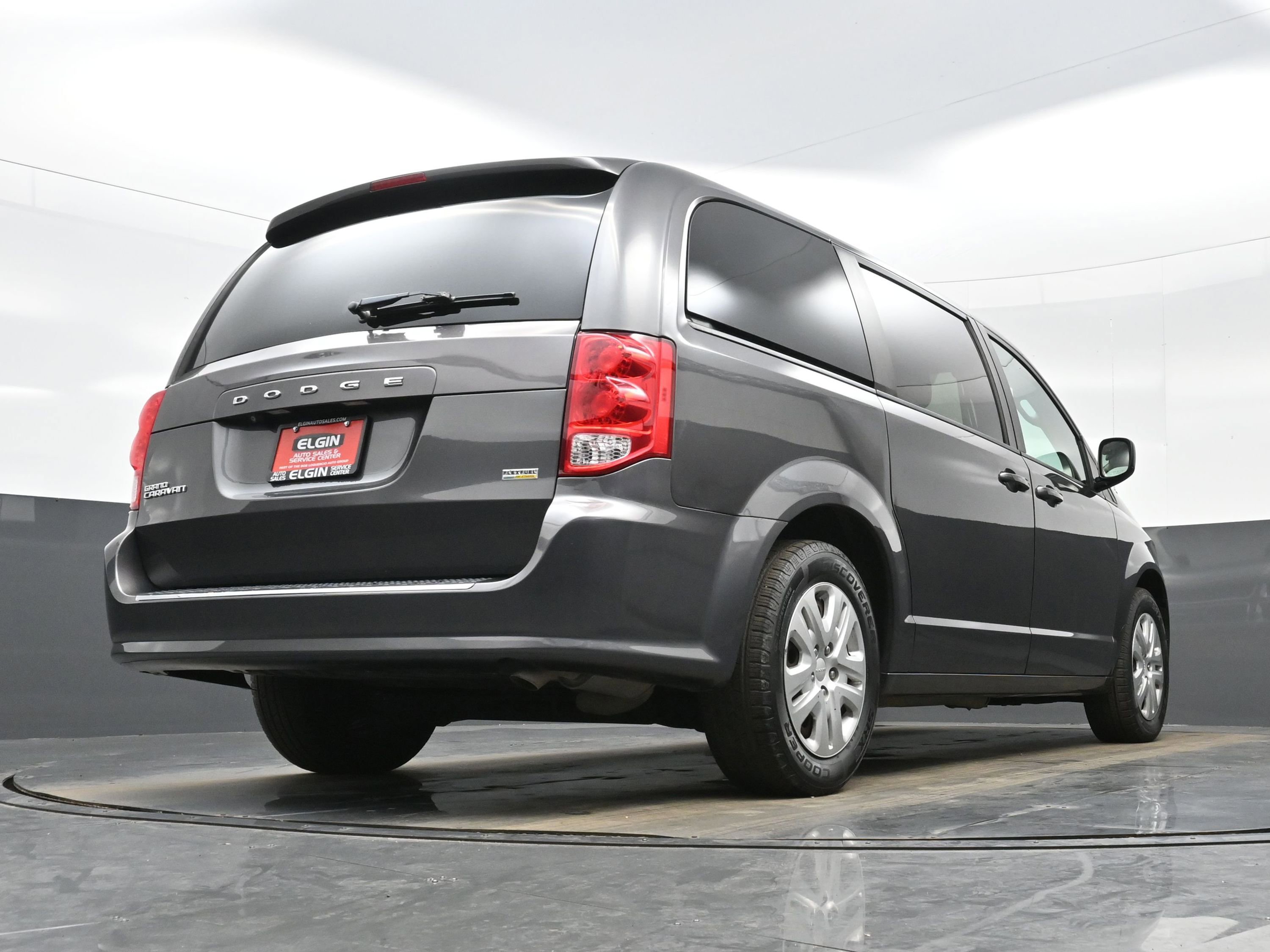 Used 2018 Dodge Grand Caravan SE w/ UConnect Hands-Free Group image 29
