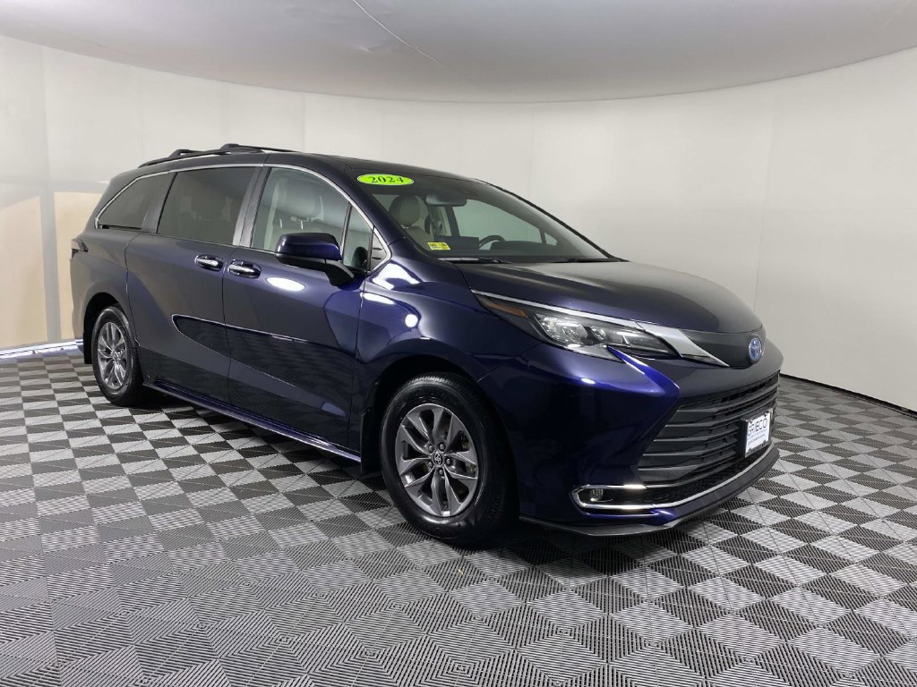 Used 2024 Toyota Sienna XLE w/ XLE Plus Package AWD/4WD image 1