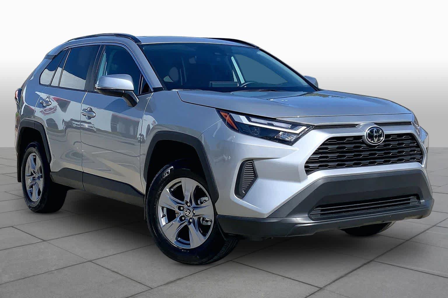 Used 2025 Toyota RAV4 XLE w/ Convenience Package FWD image 3