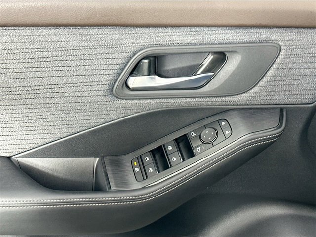 Used 2023 Nissan Rogue SV image 23